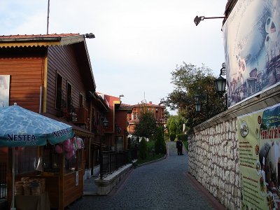 Istanbul97 Pier Lotti Old Style Houses.jpg