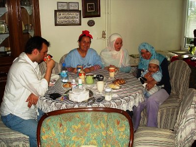 omerin ilk seyahatti6 Family Break Fast.jpg