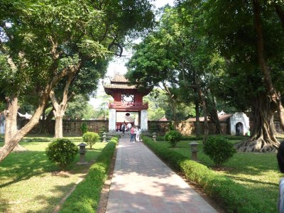 Temples are places for worshipping saints while pagodas are dedicated to Buddha.