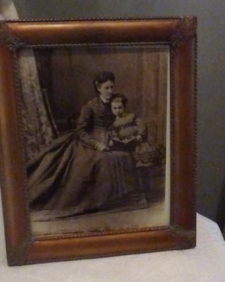 Daguerreotype of Adelicia and her daughter Pauline.