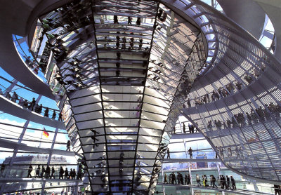 Modern, mirrored funnel shape in the center of the Reichstag dome.