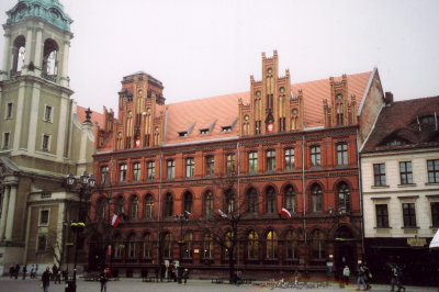 Building with Torun's notorious post office (people in line behind me cursed me in Polish)!