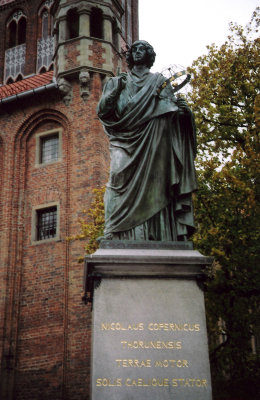 Monument to Nikolus Kopernikus (1473-1543) in front of the Society of Friends and Learning.