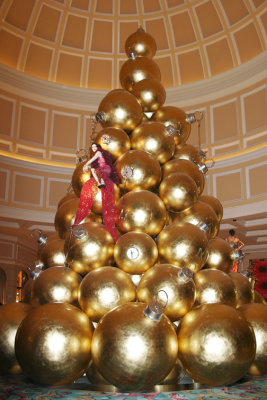 golden Christmas tree 2-Bellaggio