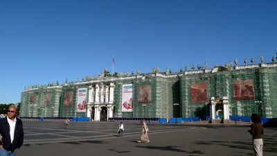 Winter Palace, Facing the Square