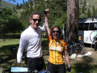 Gregg congratulates Karen on her fine cycling.jpg
