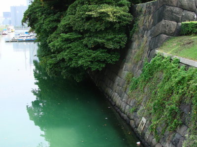 Hama-Rikyu Garden - acanal outside