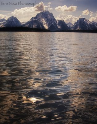 jackson lake with mt. moran