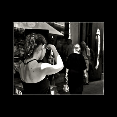 Photographing...