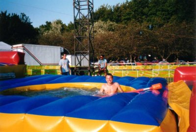 19 - Tom beim Stabhochsprung.jpg