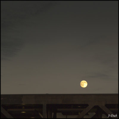 Lune  la gare/Moon at the Depot