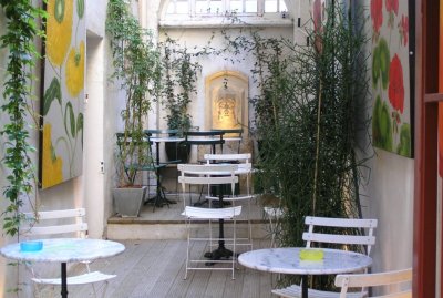 Cafe in Arles.jpg