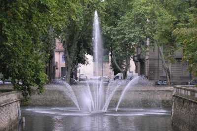Nimes Canal  Fountain 2.jpg