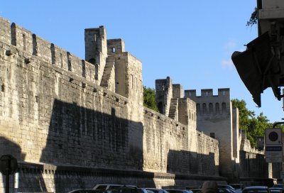 Walls of Avignon 2.jpg