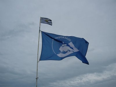 vlag van Strandvijfdaagse, we moeten het strand af