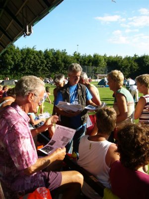 het dagblad Het lopend vuurtje wordt door Peer uitgedeeld