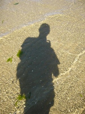 De schaduw van mij op het strand van Voorne