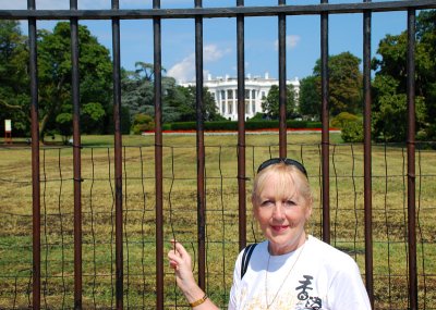Rene playing tourist outside the Whitehouse