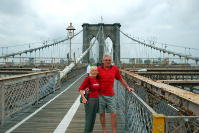  Walking across Brooklyn Bridge