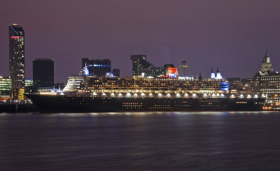QUEEN MARY 2 IN LIVERPOOL
