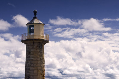 whitby harbour lighthouse