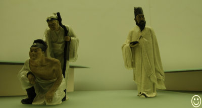 DSC_6810 General Yue Fei and his mother and Su Dongbo holding an ink slab.jpg
