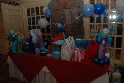 Gifts table