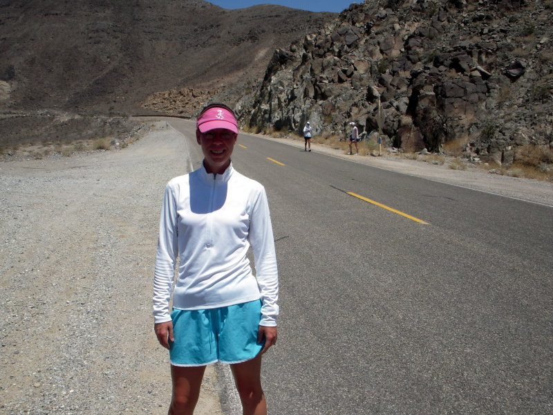 Anita Fromms crew....and here comes Anita as she too doubles back to Badwater!