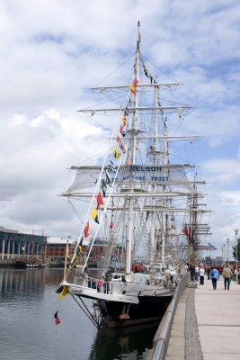 Ships alongside the quay