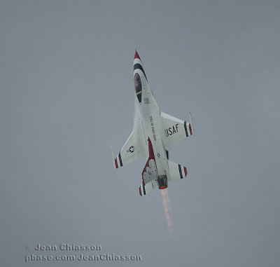 Thunderbirds  F-16C  United States Air Force  ( Quebec Air Show ) 2008