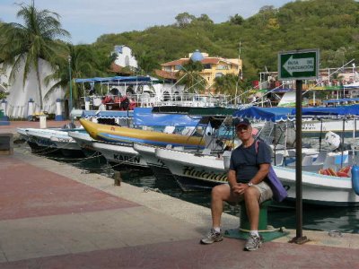 Resting on Huatulco plaza on a shopping outing.JPG