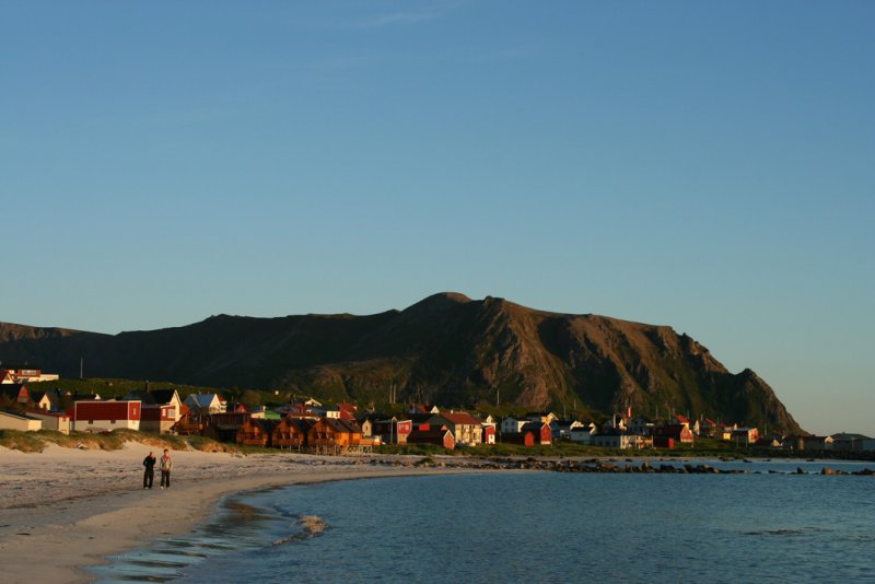 Bleik, at midnight