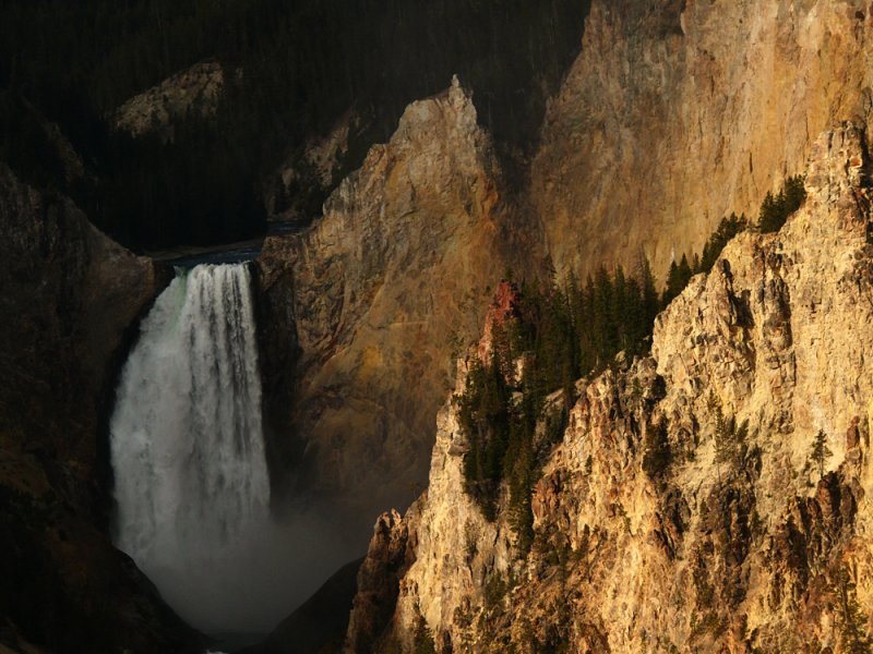 (Example C) Lower Falls of the Yellowstone River, 200mm medium telephoto range, horizontal framing.