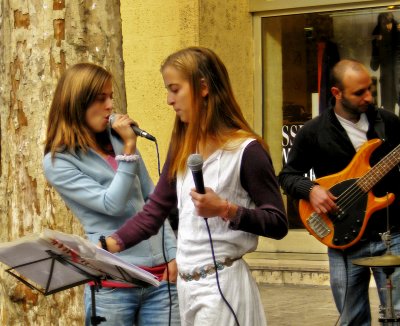 Twin-sisters  in  street concert