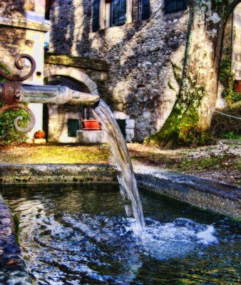 When the sun is flirting with a village fountain...