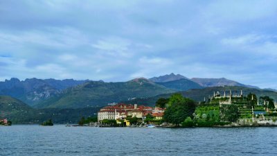 Walking along the lake from Carciano to Stresa...