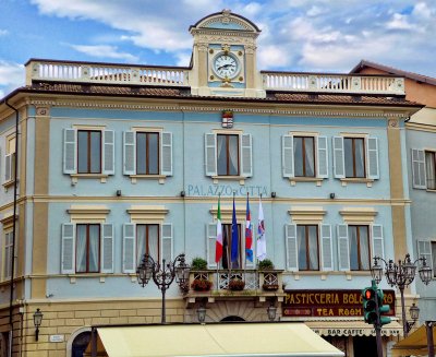  The Town Hall of Stresa is nicely light blue....
