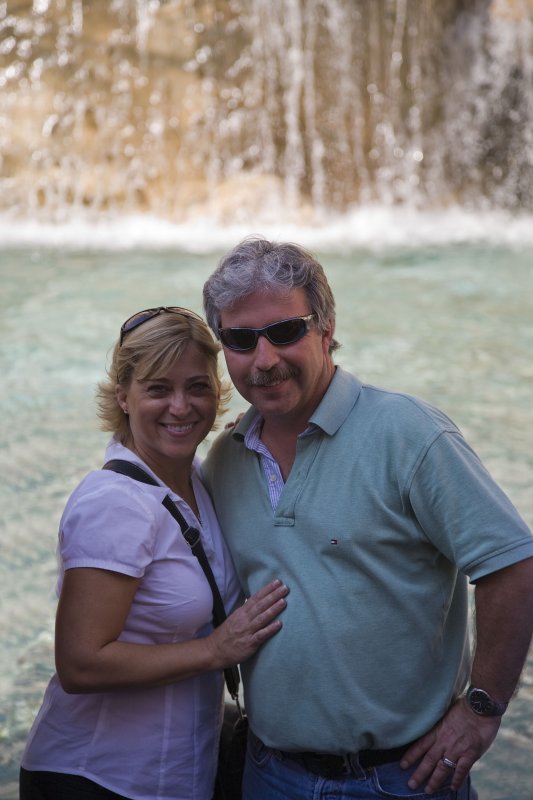 dana and mike at trevi fountain