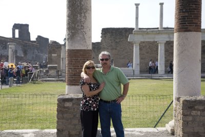 dana and mike at pompeii
