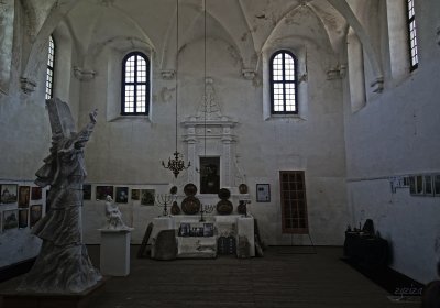 synagogue in Szydlow, interior