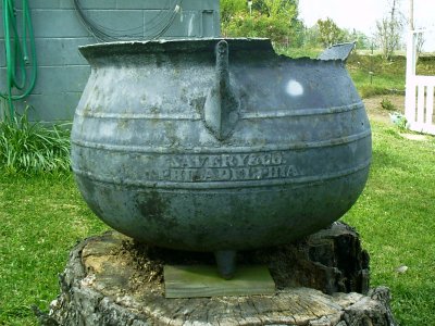 L - Kettle Pot from the estate of David Langston