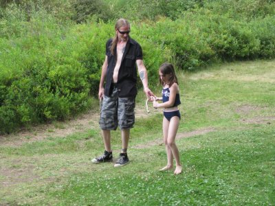 Jesse (Kid Rock?) and Hannah throwing the horsehoes