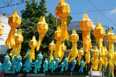 Lanterns ready for loi krathong