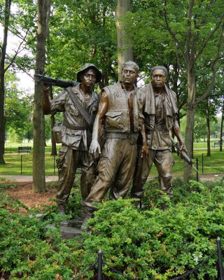 The Three Servicemen Statue (3)