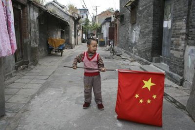 Hutong Boy w_flag.JPG