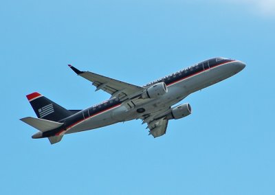 US Airwayes Embraer ERJ-170 (N821MD)