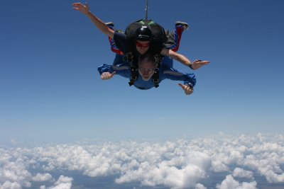 Premier saut en chute libre et en parachute