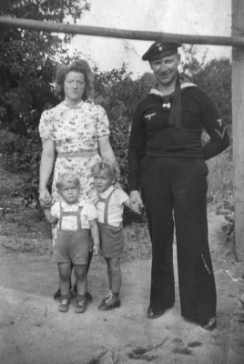 Mom 2kids Wolfgang and Manfred, 1940's Germany