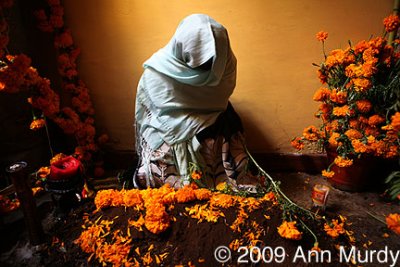 La ofrenda con una mujer