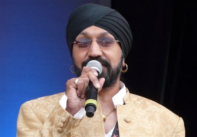 Compere Johnny Kalsi